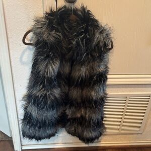 MICHAEL Michael Kors Faux Fur Vest in Black and Gray